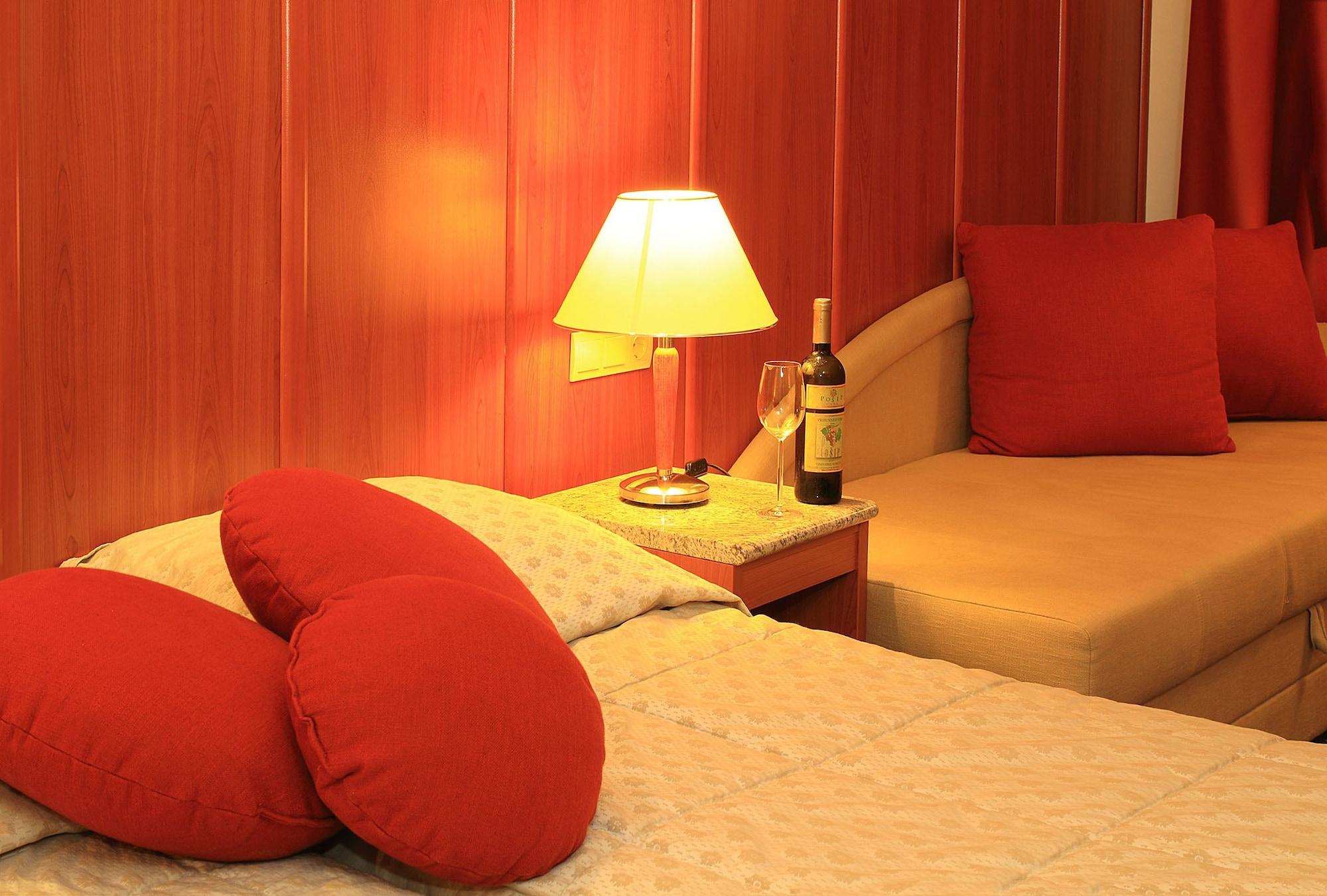 קורצולה Marko Polo Hotel By Aminess מראה חיצוני תמונה
